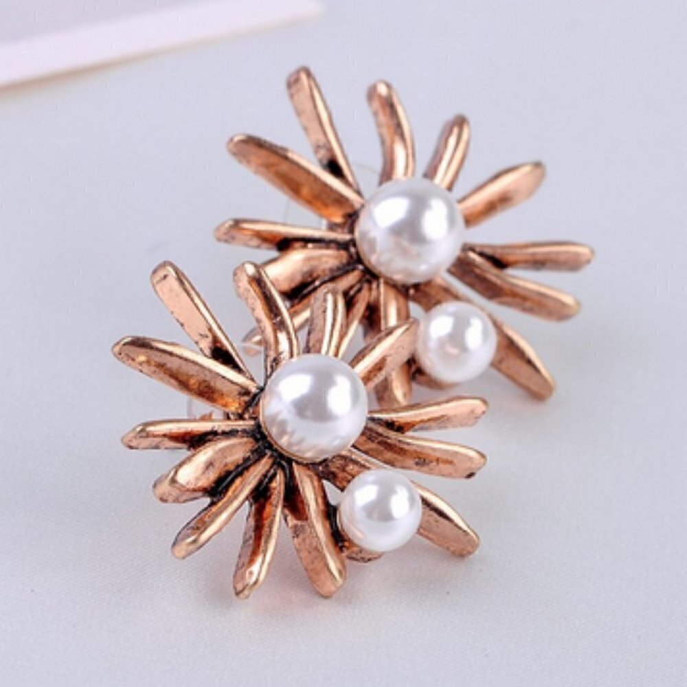 Unique Daisy gypsy  Stud pearl Earrings jewelry